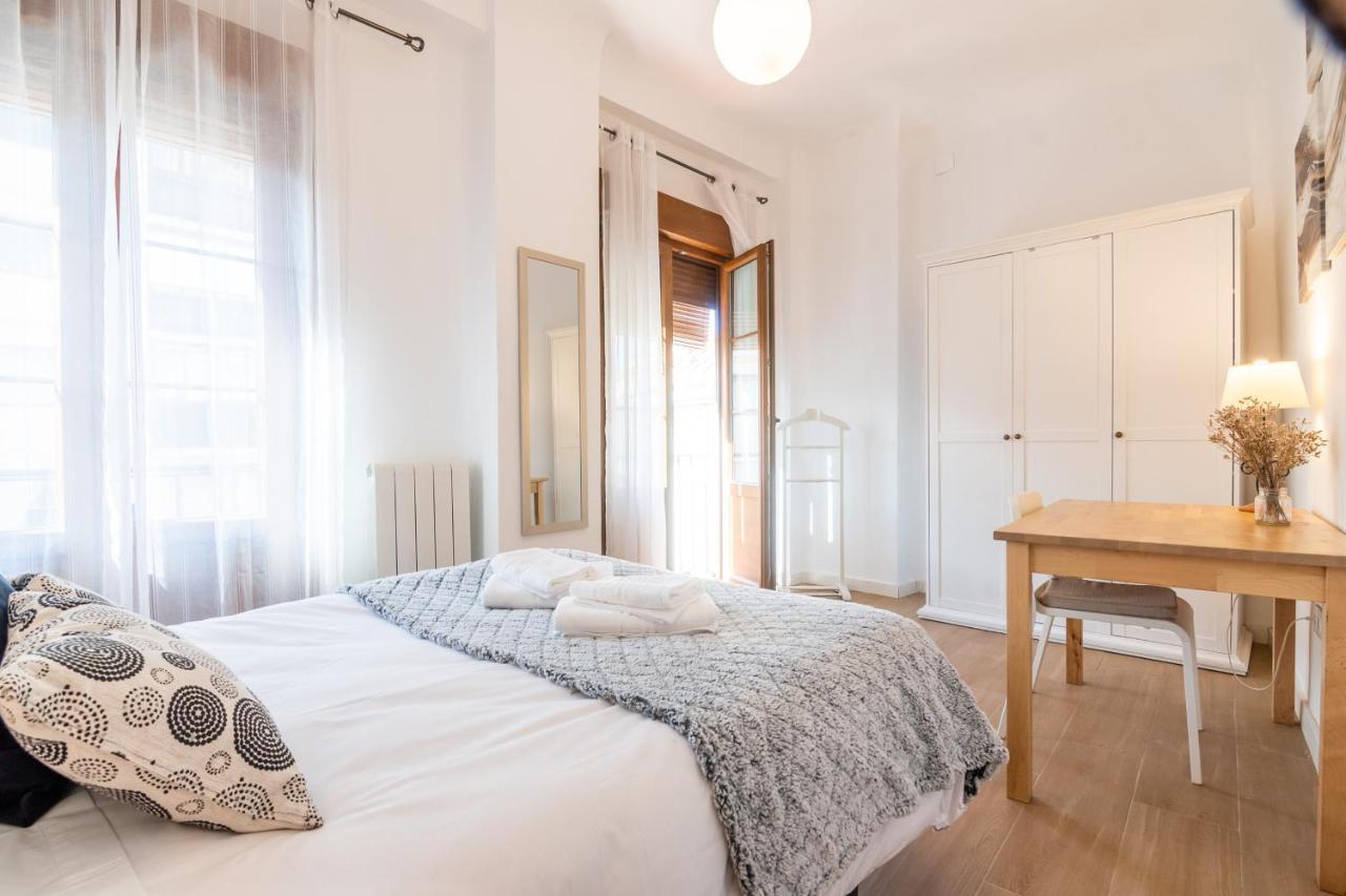 Tuguest Plaza Pescaderia - Catedral Apartment Granada Bagian luar foto