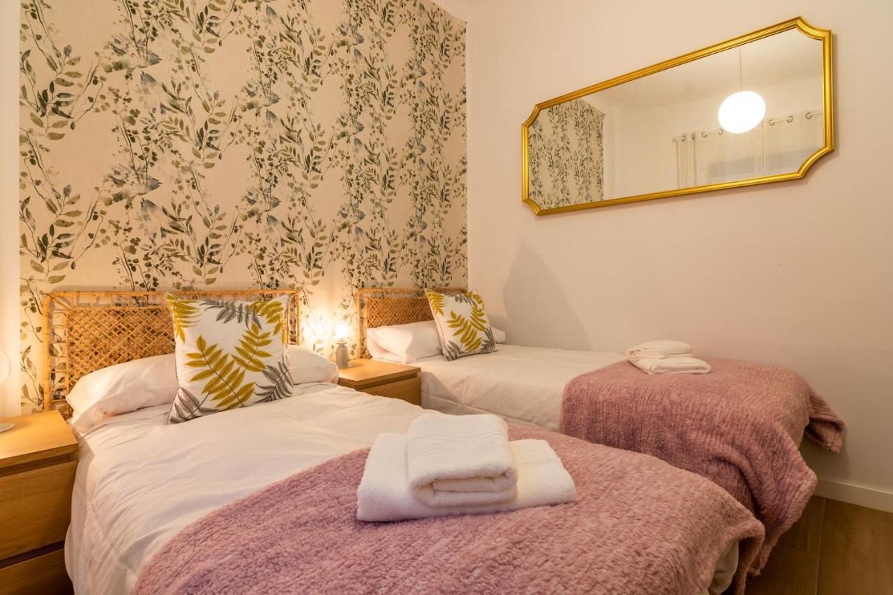Tuguest Plaza Pescaderia - Catedral Apartment Granada Bagian luar foto